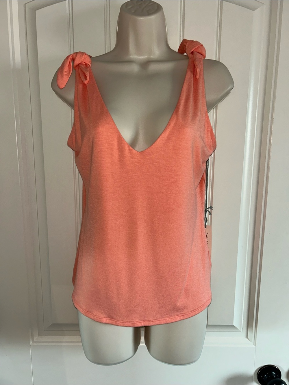 NWT Nine Britton Sleeveless Tie-Shoulder V-Neck Tank Top - Coral Sz M